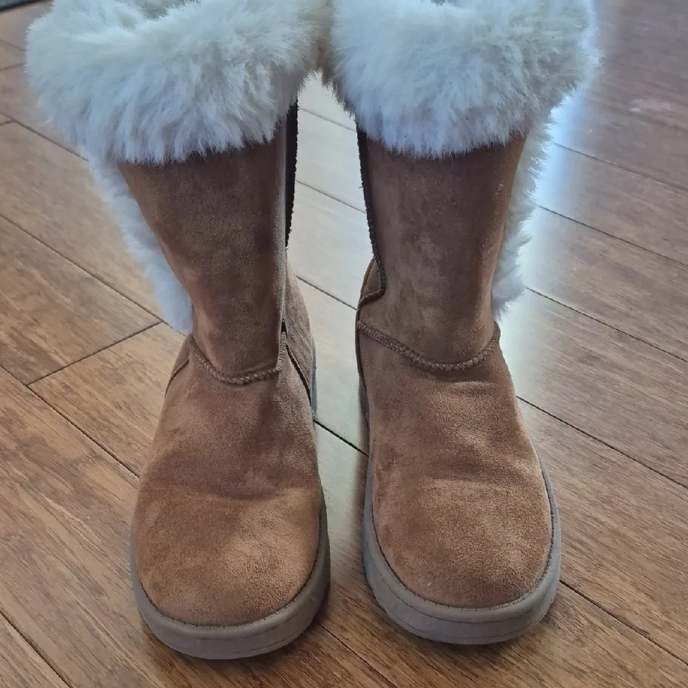 SO Tan and White Fur-Lined Winter Boots - Picture 6 of 6